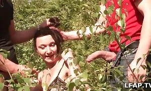 مهمانی فیلم سکسی زن پلیس جنسی گروهی در آفتاب
