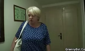 روسپی با مرد ریش سکس زن بزرگسال